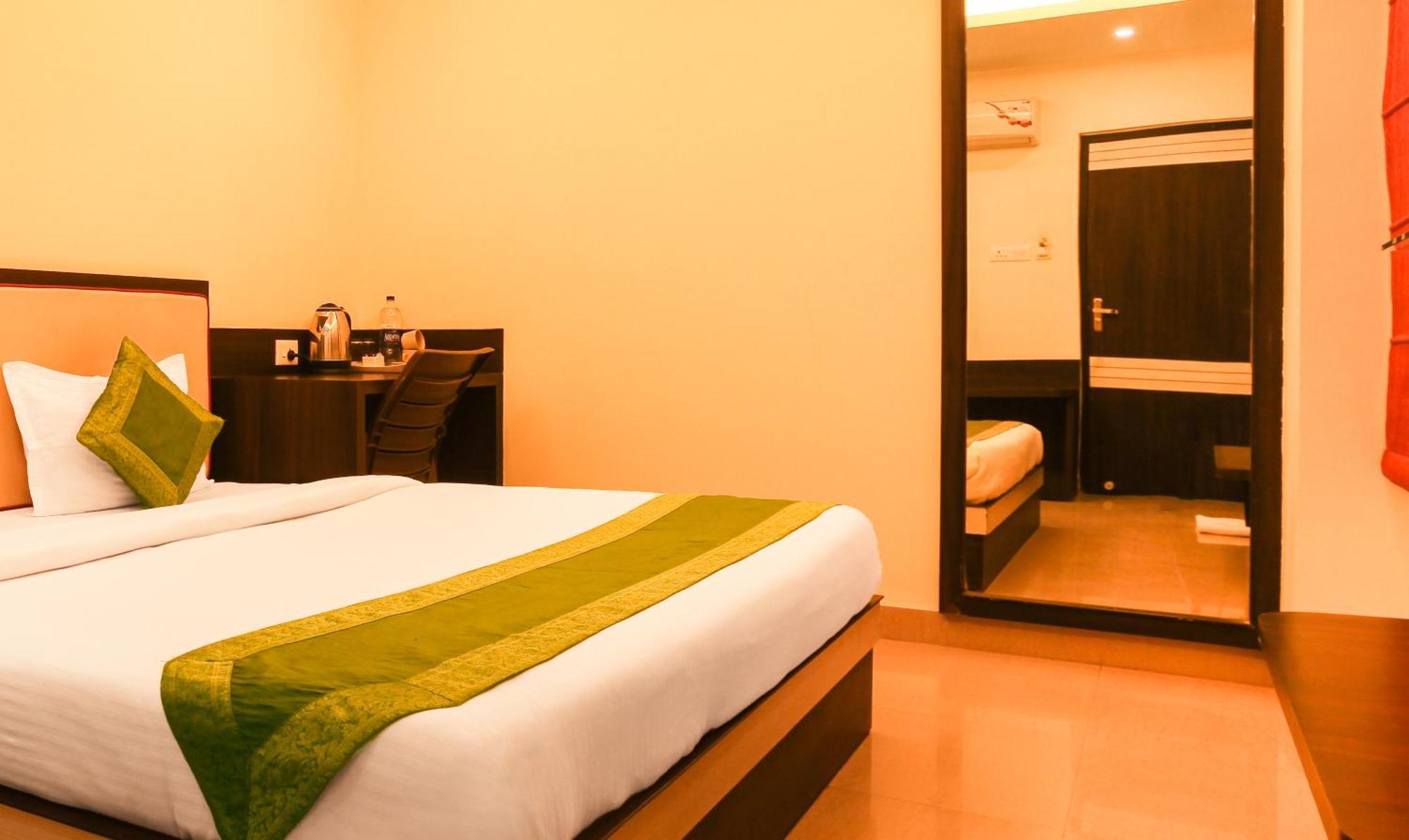 Hotel Janki International Sigra 2 Km From Kashi Vishwanath Temple فاراناسي المظهر الخارجي الصورة