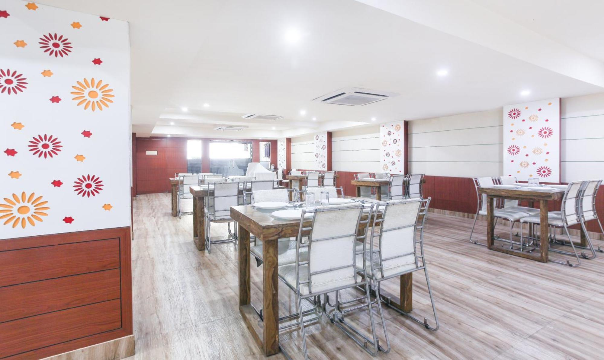 Hotel Janki International Sigra 2 Km From Kashi Vishwanath Temple فاراناسي المظهر الخارجي الصورة