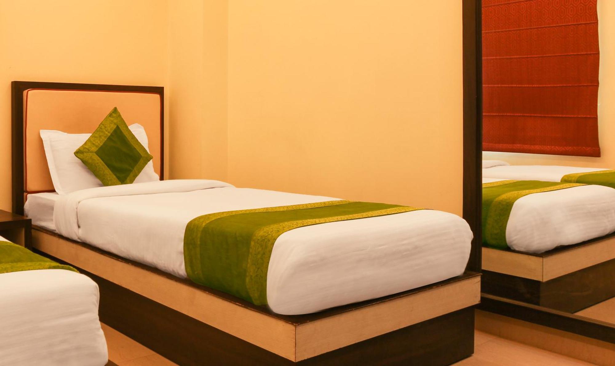 Hotel Janki International Sigra 2 Km From Kashi Vishwanath Temple فاراناسي المظهر الخارجي الصورة