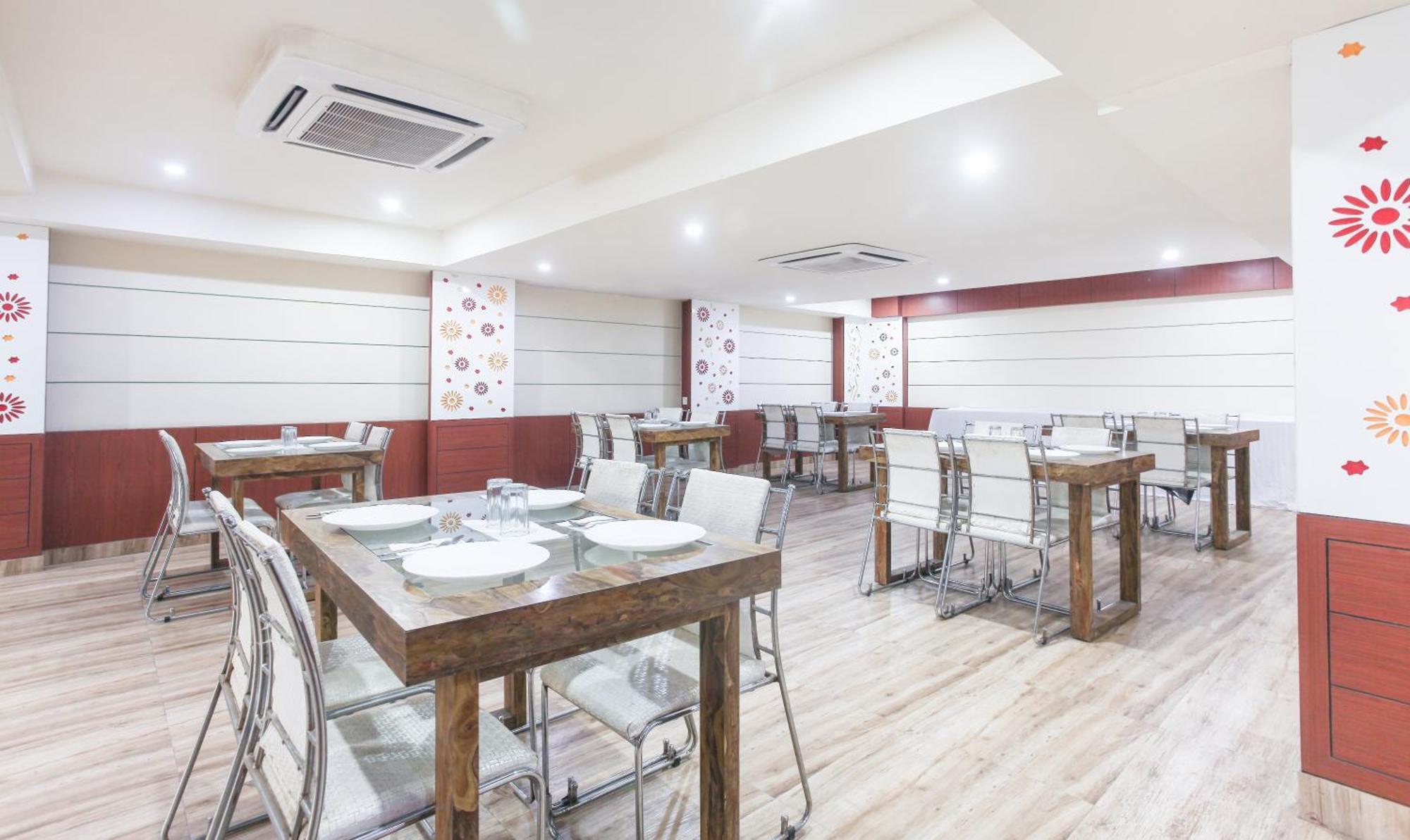 Hotel Janki International Sigra 2 Km From Kashi Vishwanath Temple فاراناسي المظهر الخارجي الصورة