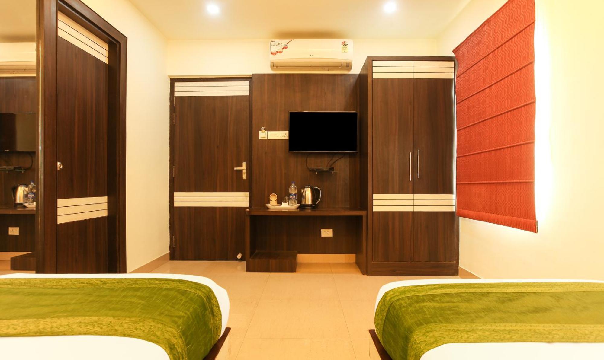 Hotel Janki International Sigra 2 Km From Kashi Vishwanath Temple فاراناسي المظهر الخارجي الصورة
