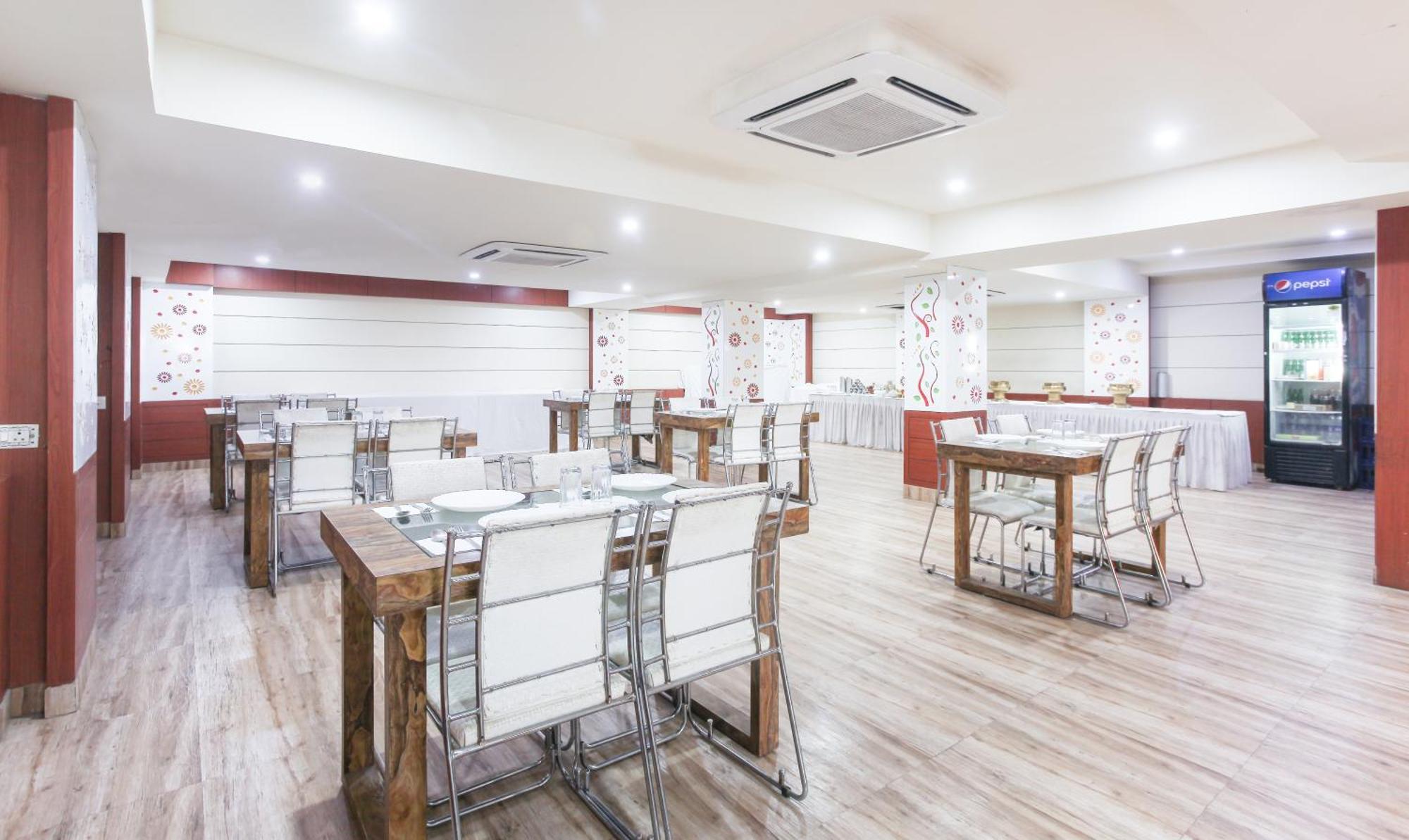 Hotel Janki International Sigra 2 Km From Kashi Vishwanath Temple فاراناسي المظهر الخارجي الصورة