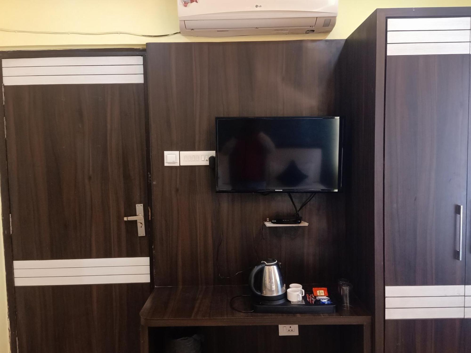 Hotel Janki International Sigra 2 Km From Kashi Vishwanath Temple فاراناسي المظهر الخارجي الصورة