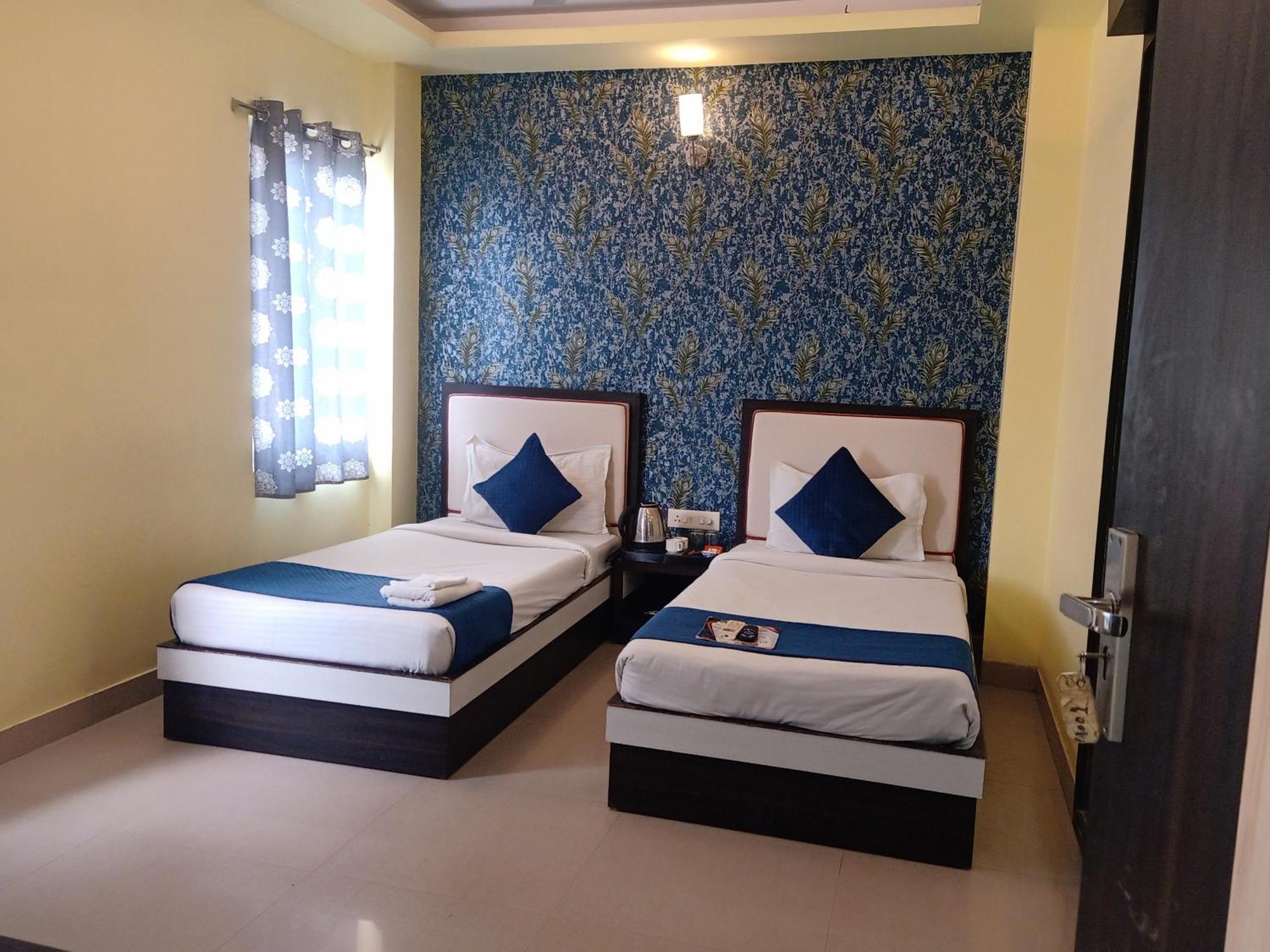 Hotel Janki International Sigra 2 Km From Kashi Vishwanath Temple فاراناسي المظهر الخارجي الصورة